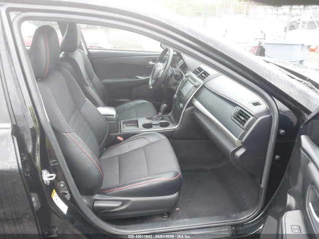 45011643 :رقم المزاد ، 4T1BF1FK3HU764656 vin ، 2017 Toyota Camry Se مزاد بيع