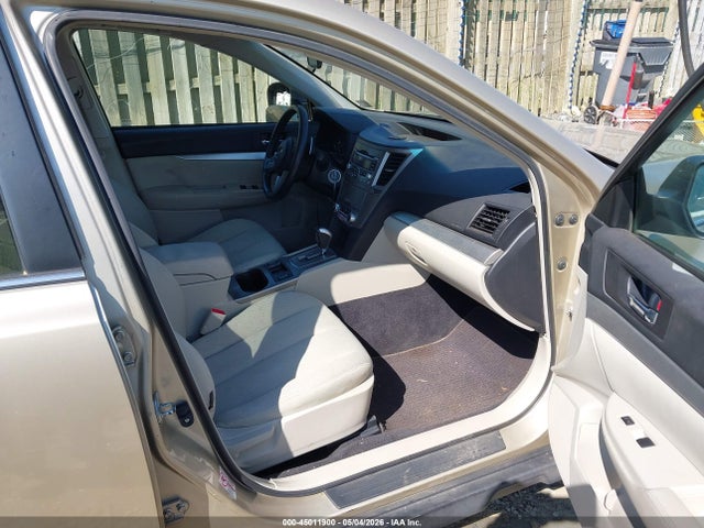 45011900 :رقم المزاد ، 4S4BRBGC1A3356303 vin ، 2010 Subaru Outback 2.5i Premium مزاد بيع