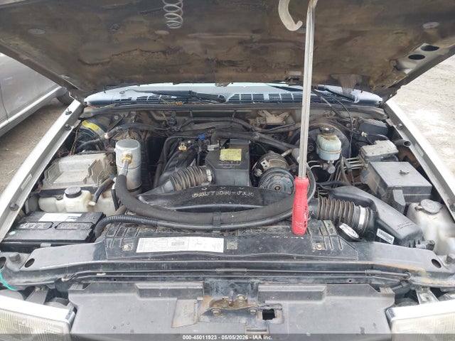 45011923 :رقم المزاد ، 1GCCS195318131213 vin ، 2001 Chevrolet S-10 Ls مزاد بيع