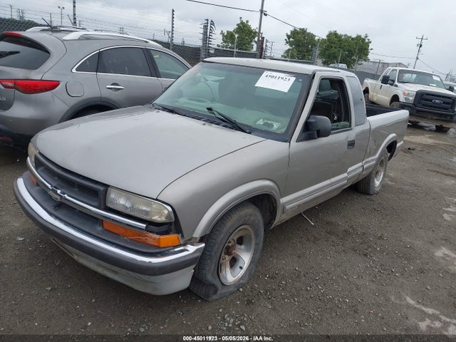 45011923 :رقم المزاد ، 1GCCS195318131213 vin ، 2001 Chevrolet S-10 Ls مزاد بيع