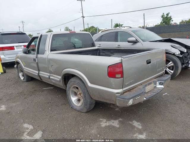 45011923 :رقم المزاد ، 1GCCS195318131213 vin ، 2001 Chevrolet S-10 Ls مزاد بيع