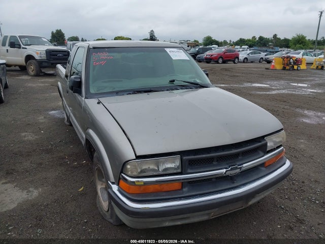 45011923 :رقم المزاد ، 1GCCS195318131213 vin ، 2001 Chevrolet S-10 Ls مزاد بيع