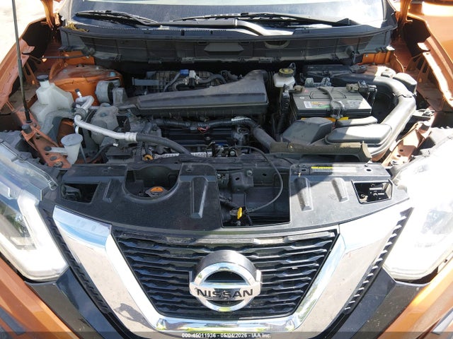 2017 Nissan Rogue S მანქანა იყიდება აუქციონზე, vin: JN8AT2MV0HW013583, აუქციონის ნომერი: 45011936