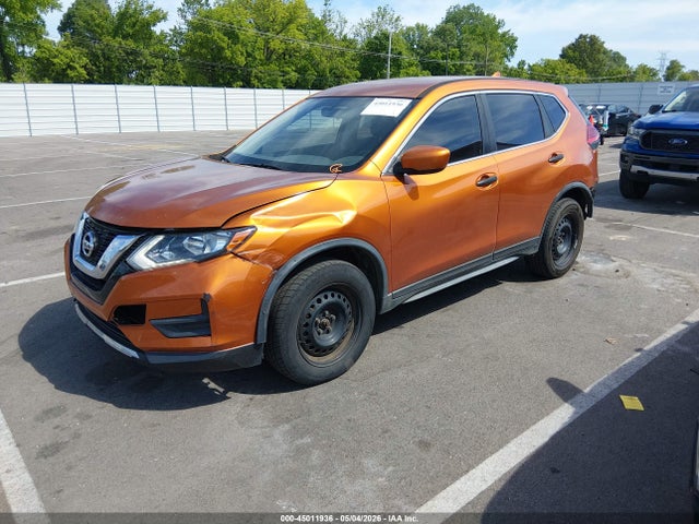 2017 Nissan Rogue S მანქანა იყიდება აუქციონზე, vin: JN8AT2MV0HW013583, აუქციონის ნომერი: 45011936