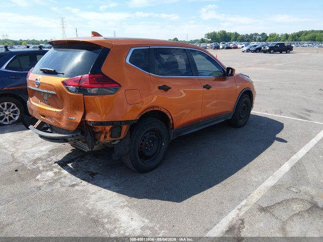 2017 Nissan Rogue S მანქანა იყიდება აუქციონზე, vin: JN8AT2MV0HW013583, აუქციონის ნომერი: 45011936