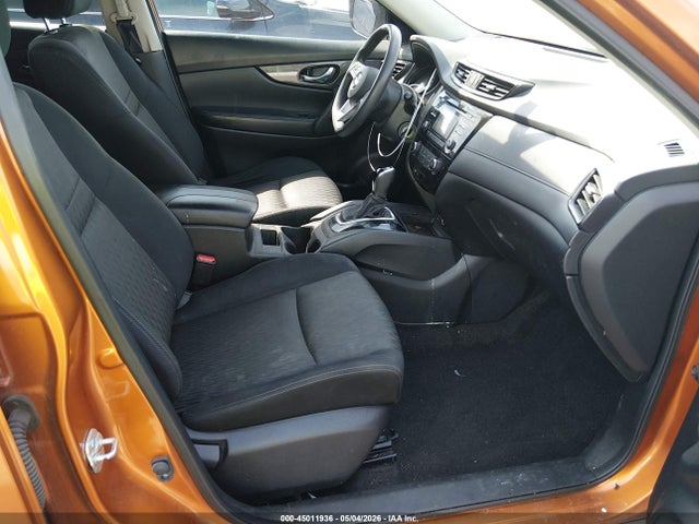 2017 Nissan Rogue S მანქანა იყიდება აუქციონზე, vin: JN8AT2MV0HW013583, აუქციონის ნომერი: 45011936