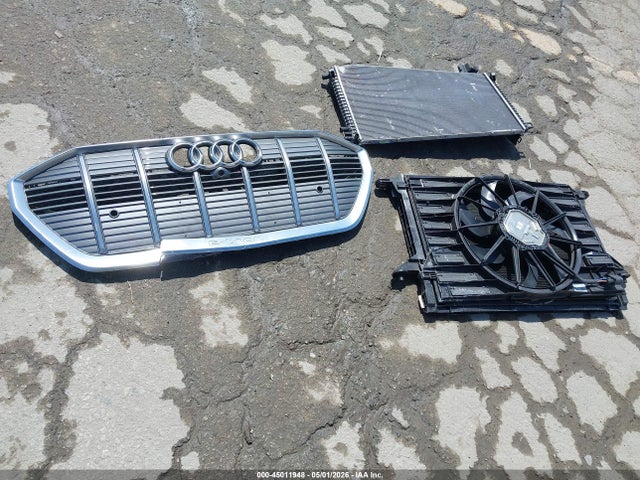 45011948 :رقم المزاد ، WA1LAAGE6NB027968 vin ، 2022 Audi E-tron Premium Plus Quattro مزاد بيع