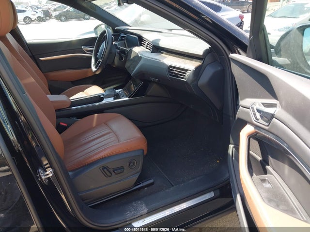 45011948 :رقم المزاد ، WA1LAAGE6NB027968 vin ، 2022 Audi E-tron Premium Plus Quattro مزاد بيع