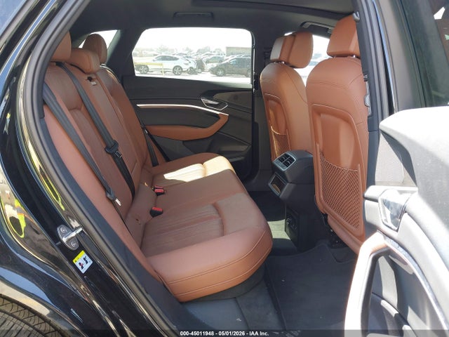 45011948 :رقم المزاد ، WA1LAAGE6NB027968 vin ، 2022 Audi E-tron Premium Plus Quattro مزاد بيع
