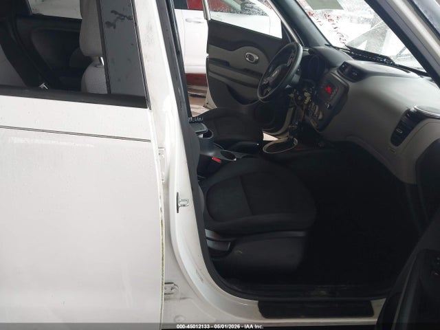 KNDJN2A27E7111015 KIA Soul !