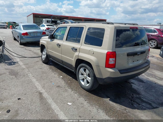 45012212 :رقم المزاد ، 1C4NJPBBXGD777587 vin ، 2016 Jeep Patriot Sport مزاد بيع