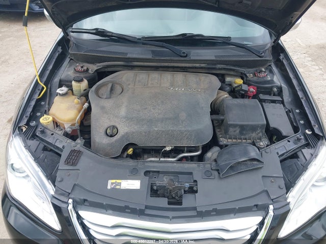 2014 Chrysler 200 Limited მანქანა იყიდება აუქციონზე, vin: 1C3CCBCG2EN172988, აუქციონის ნომერი: 45012257