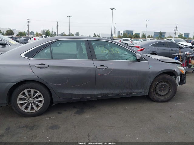 2015 Toyota Camry Le მანქანა იყიდება აუქციონზე, vin: 4T1BF1FK7FU992060, აუქციონის ნომერი: 45012480