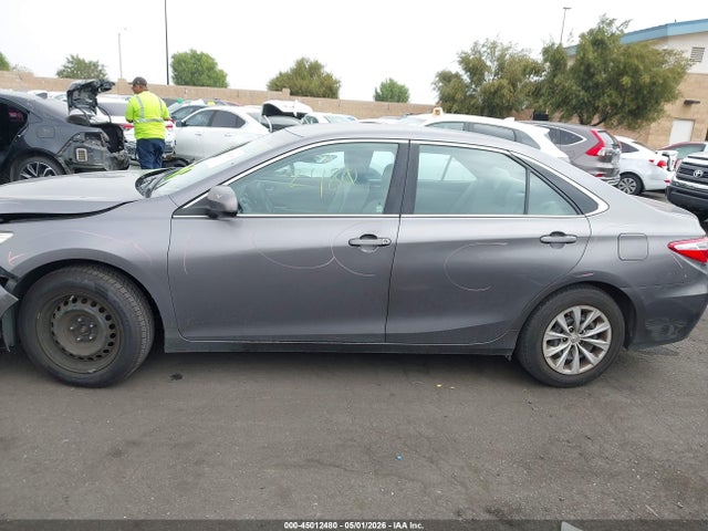 2015 Toyota Camry Le მანქანა იყიდება აუქციონზე, vin: 4T1BF1FK7FU992060, აუქციონის ნომერი: 45012480