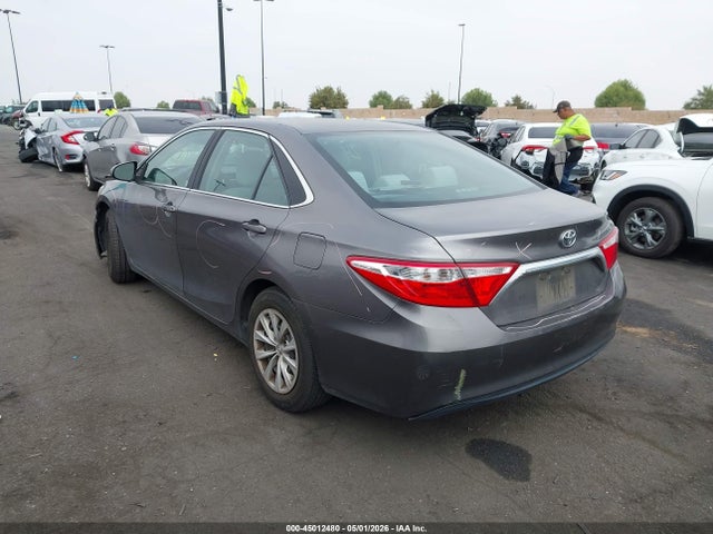 2015 Toyota Camry Le მანქანა იყიდება აუქციონზე, vin: 4T1BF1FK7FU992060, აუქციონის ნომერი: 45012480