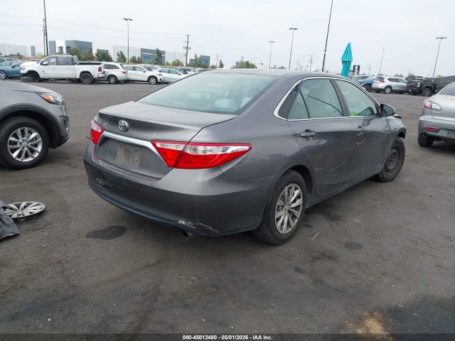 2015 Toyota Camry Le მანქანა იყიდება აუქციონზე, vin: 4T1BF1FK7FU992060, აუქციონის ნომერი: 45012480