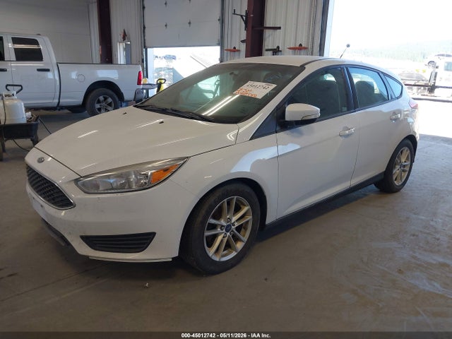 Ford FOCUS SE 2015 1FADP3K24FL370040 Image 2