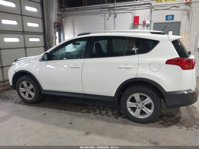 2T3RFREV3EW174713 Toyota Rav4 Xle