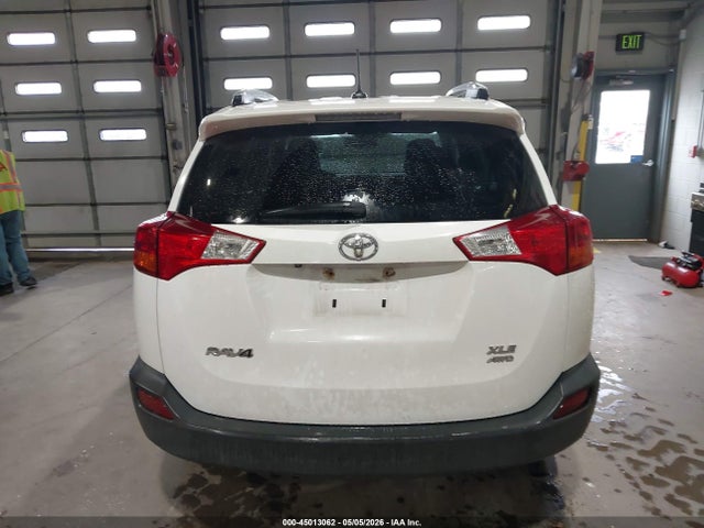 2T3RFREV3EW174713 Toyota Rav4 Xle