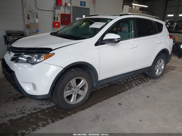 2T3RFREV3EW174713 Toyota Rav4 Xle