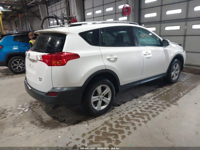 2T3RFREV3EW174713 Toyota Rav4 Xle