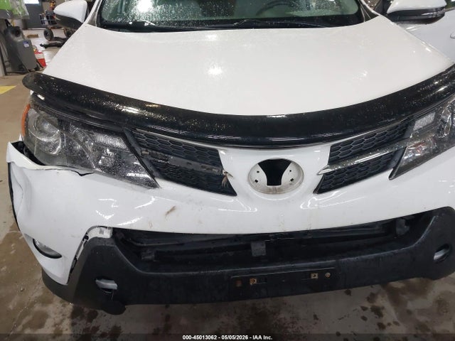 2T3RFREV3EW174713 Toyota Rav4 Xle