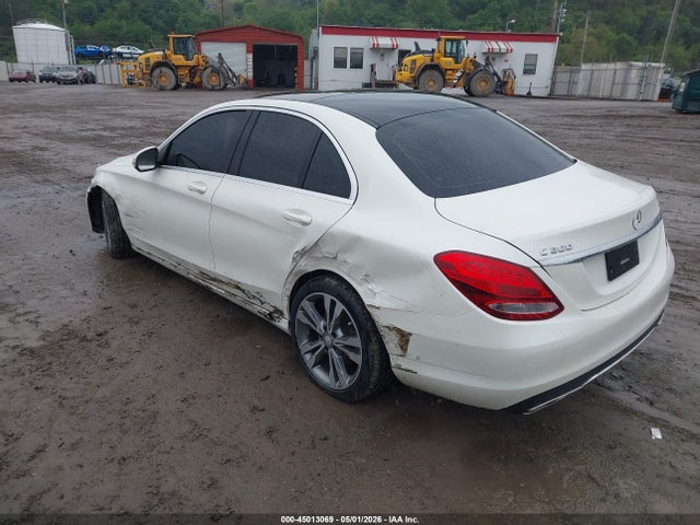 Продажа на аукционе авто 2015 Mercedes-benz C 300 4matic, vin: 55SWF4KBXFU041002, номер лота: 45013069
