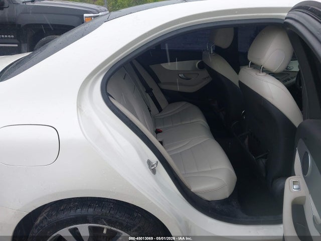 Продажа на аукционе авто 2015 Mercedes-benz C 300 4matic, vin: 55SWF4KBXFU041002, номер лота: 45013069