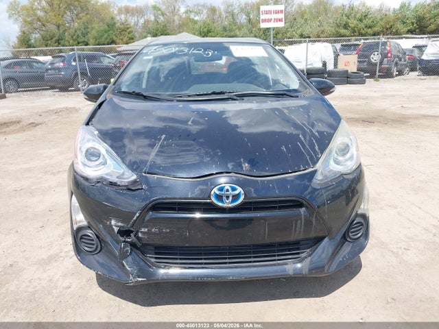 45013123 :رقم المزاد ، JTDKDTB32F1581526 vin ، 2015 Toyota Prius C Two مزاد بيع