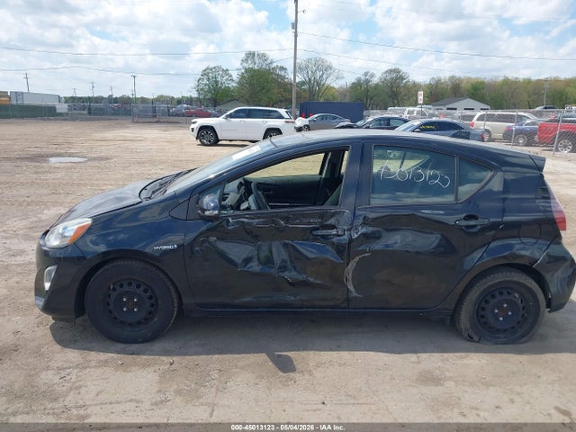 45013123 :رقم المزاد ، JTDKDTB32F1581526 vin ، 2015 Toyota Prius C Two مزاد بيع