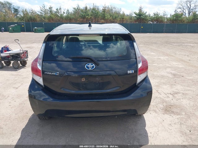 45013123 :رقم المزاد ، JTDKDTB32F1581526 vin ، 2015 Toyota Prius C Two مزاد بيع
