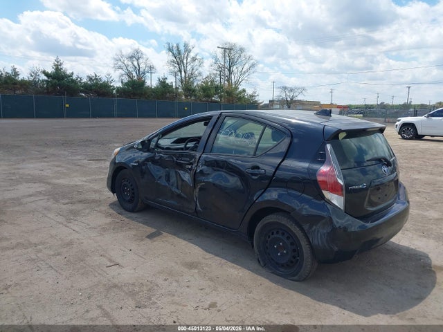 45013123 :رقم المزاد ، JTDKDTB32F1581526 vin ، 2015 Toyota Prius C Two مزاد بيع