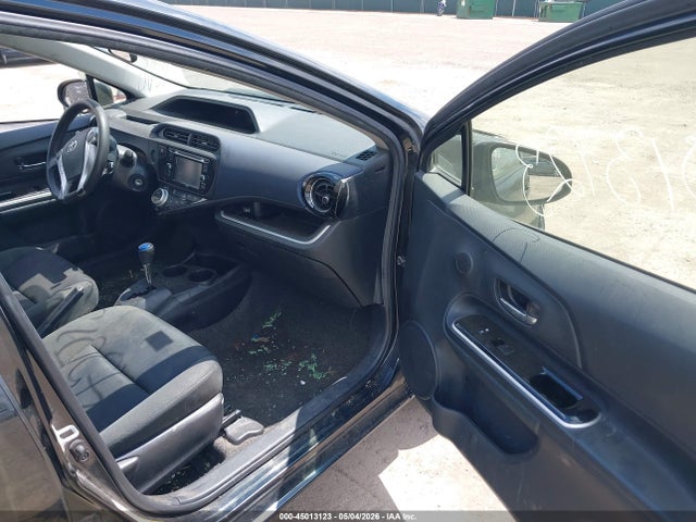 45013123 :رقم المزاد ، JTDKDTB32F1581526 vin ، 2015 Toyota Prius C Two مزاد بيع
