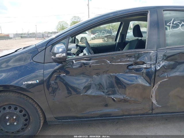 45013123 :رقم المزاد ، JTDKDTB32F1581526 vin ، 2015 Toyota Prius C Two مزاد بيع