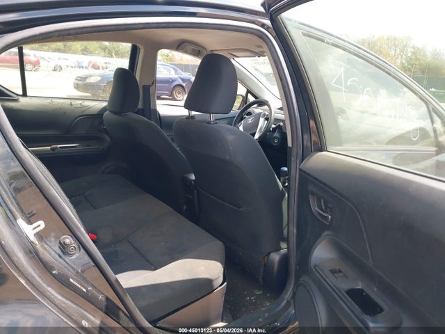 45013123 :رقم المزاد ، JTDKDTB32F1581526 vin ، 2015 Toyota Prius C Two مزاد بيع