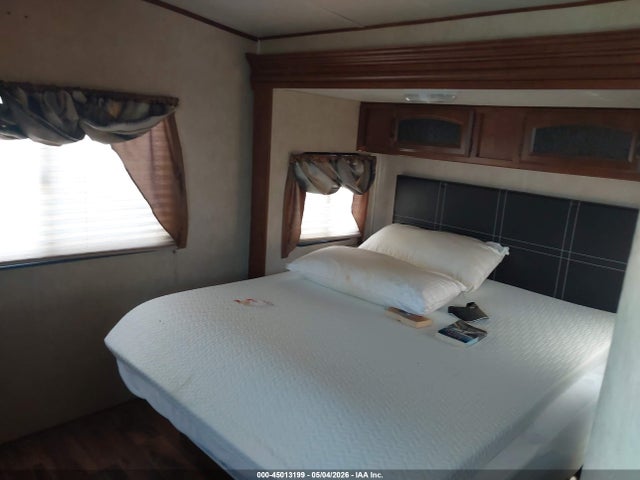 45013199 :رقم المزاد ، 4X4TWBF24FU006797 vin ، 2015 Forest River Other مزاد بيع