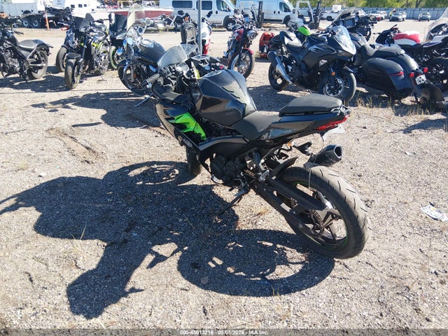 Kawasaki EX400 2023 JKAEXKH1XPDAP5296 Image 3
