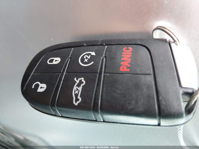 Продажа на аукционе авто 2017 Chrysler 200 Limited Platinum, vin: 1C3CCCAGXHN503698, номер лота: 45013224