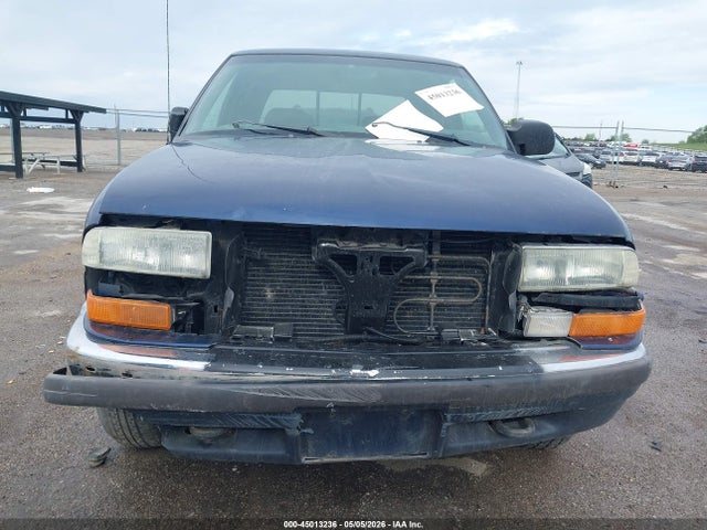 45013236 :رقم المزاد ، 1GCDT13W02K223564 vin ، 2002 Chevrolet S-10 Ls مزاد بيع