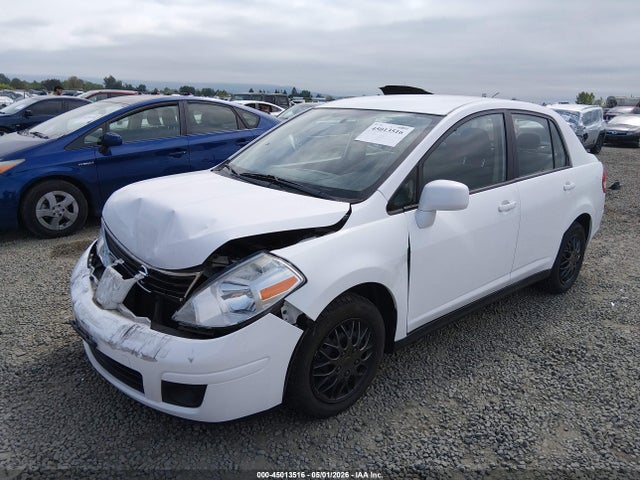 45013516 :رقم المزاد ، 3N1BC1APXBL470529 vin ، 2011 Nissan Versa 1.8s مزاد بيع