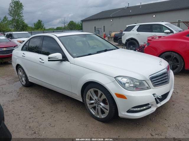 45013532 :رقم المزاد ، WDDGF8AB5DR270652 vin ، 2013 Mercedes-benz C 300 Luxury 4matic مزاد بيع