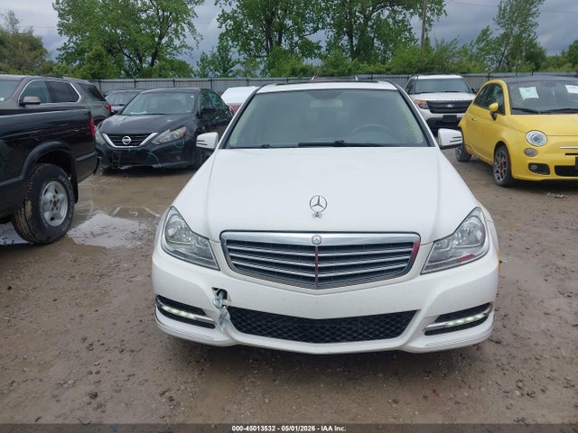 45013532 :رقم المزاد ، WDDGF8AB5DR270652 vin ، 2013 Mercedes-benz C 300 Luxury 4matic مزاد بيع