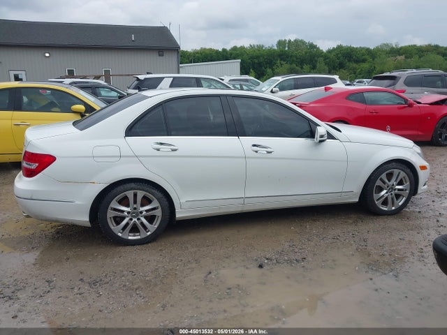 45013532 :رقم المزاد ، WDDGF8AB5DR270652 vin ، 2013 Mercedes-benz C 300 Luxury 4matic مزاد بيع