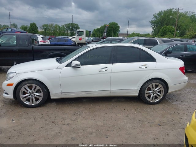 45013532 :رقم المزاد ، WDDGF8AB5DR270652 vin ، 2013 Mercedes-benz C 300 Luxury 4matic مزاد بيع