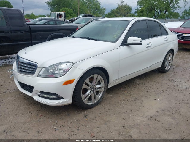 45013532 :رقم المزاد ، WDDGF8AB5DR270652 vin ، 2013 Mercedes-benz C 300 Luxury 4matic مزاد بيع