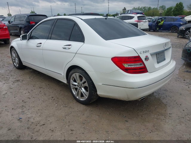 45013532 :رقم المزاد ، WDDGF8AB5DR270652 vin ، 2013 Mercedes-benz C 300 Luxury 4matic مزاد بيع