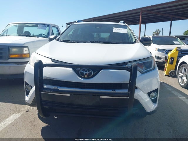 JTMBFREVXJJ719977 Toyota RAV4 LE