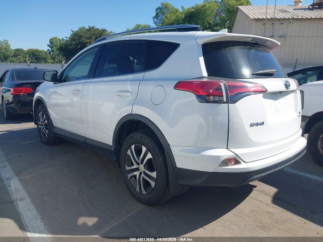 JTMBFREVXJJ719977 Toyota RAV4 LE