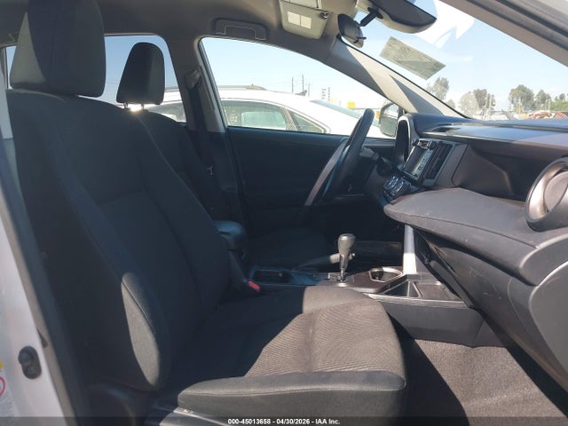 JTMBFREVXJJ719977 Toyota RAV4 LE