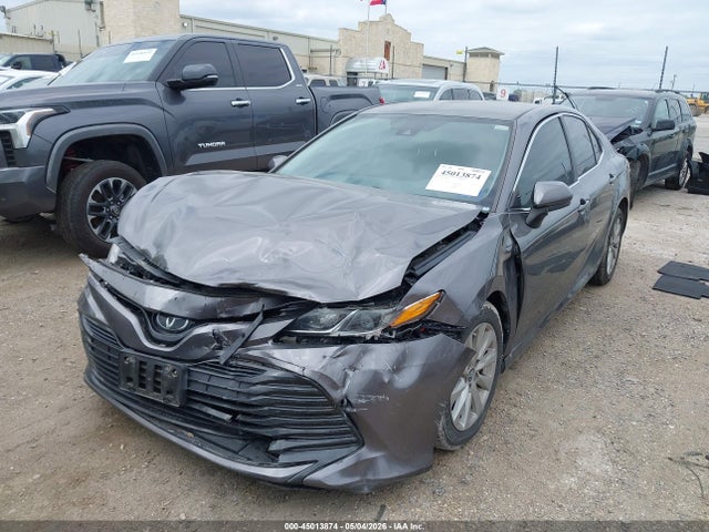 45013874 :رقم المزاد ، 4T1B11HKXKU679347 vin ، 2019 Toyota Camry Le مزاد بيع